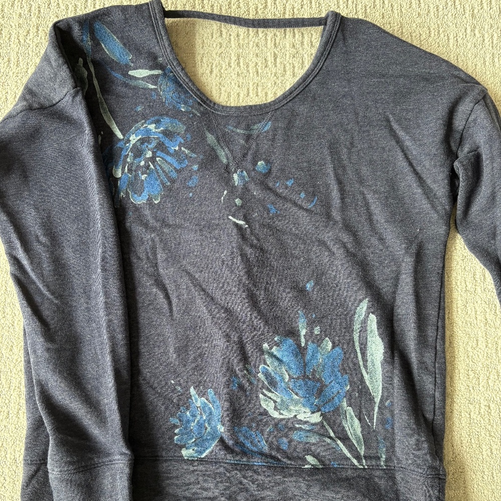 Maurices Open Back Grey Fleece Sweatshirt Size Medium